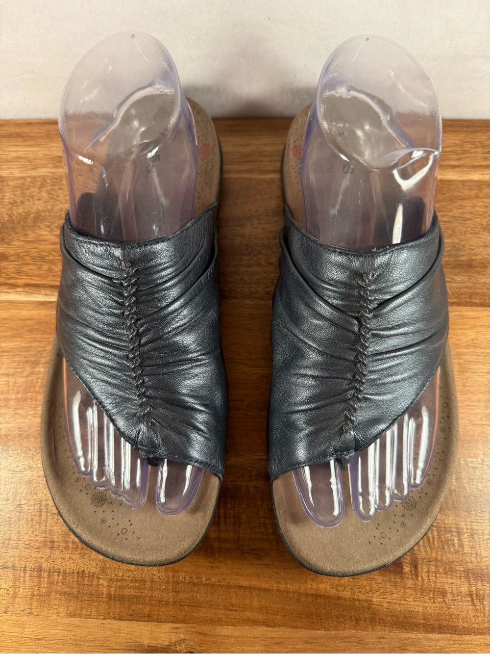 Taos Gift 2 Sandal Grey Metallic Leather Size 8